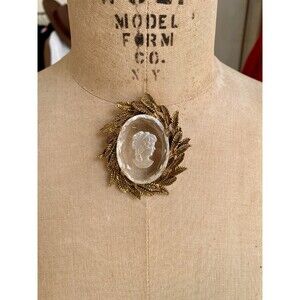 VTG Large Reverse Carved Glass Oval Cameo Raised Leaf Gold Tone Brooch/Necklace